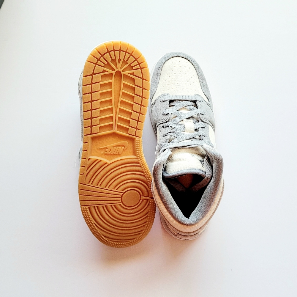 Air Jordan 1 Mid SE (GS) Coconut Milk Youth 6.5 Women's 8 - Picture 5 of 6
